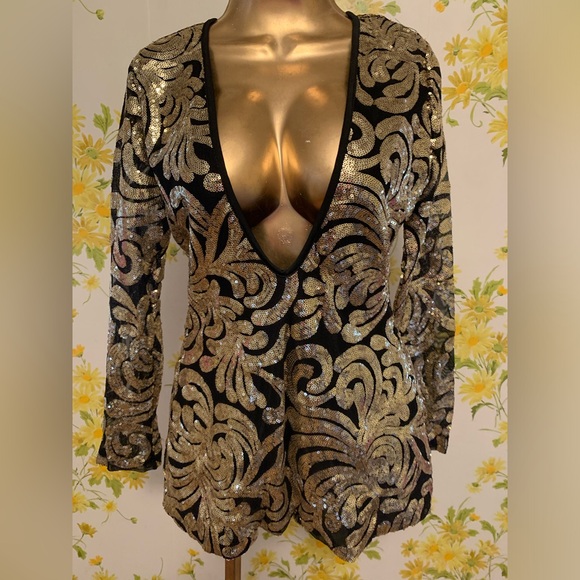 NWOT low v neck sequined romper size L - Picture 3 of 15